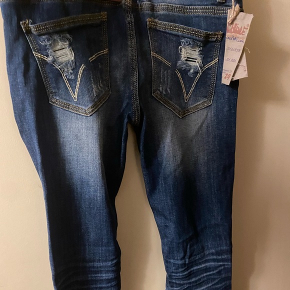 Ripped skinny jeans - Picture 2 of 3